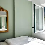 Brand-new, W/ Views באד גסטיין