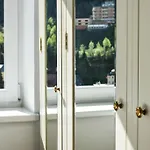 Brand-new, W/ Views באד גסטיין